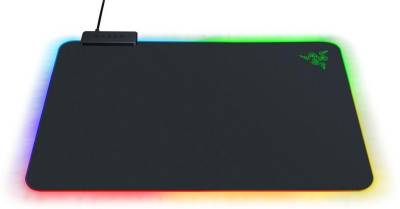 Коврик Razer Firefly V2 RZ02-03020100-R3M1